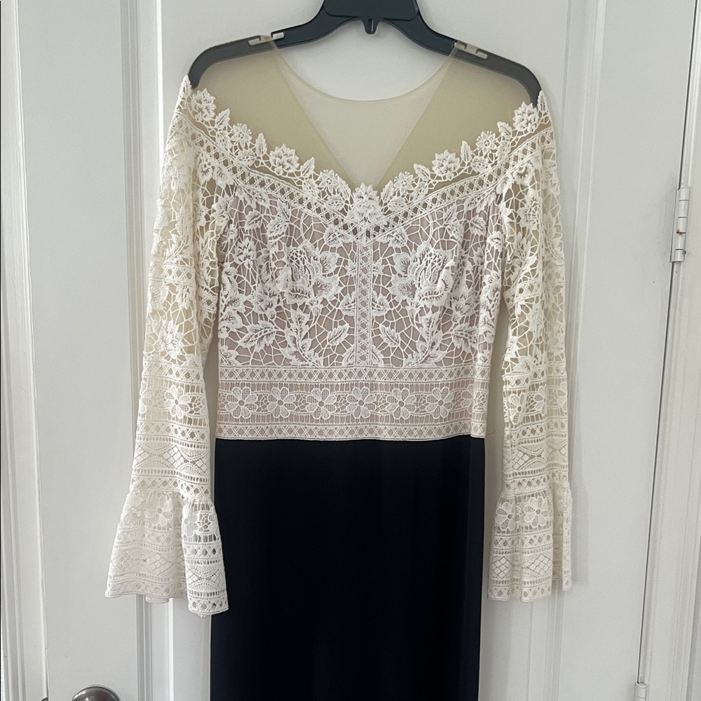 NWOT Tadashi Shoji Lace Off-Shoulder Gown in Cream and Black, Sz 8 - Picture 3 of 8